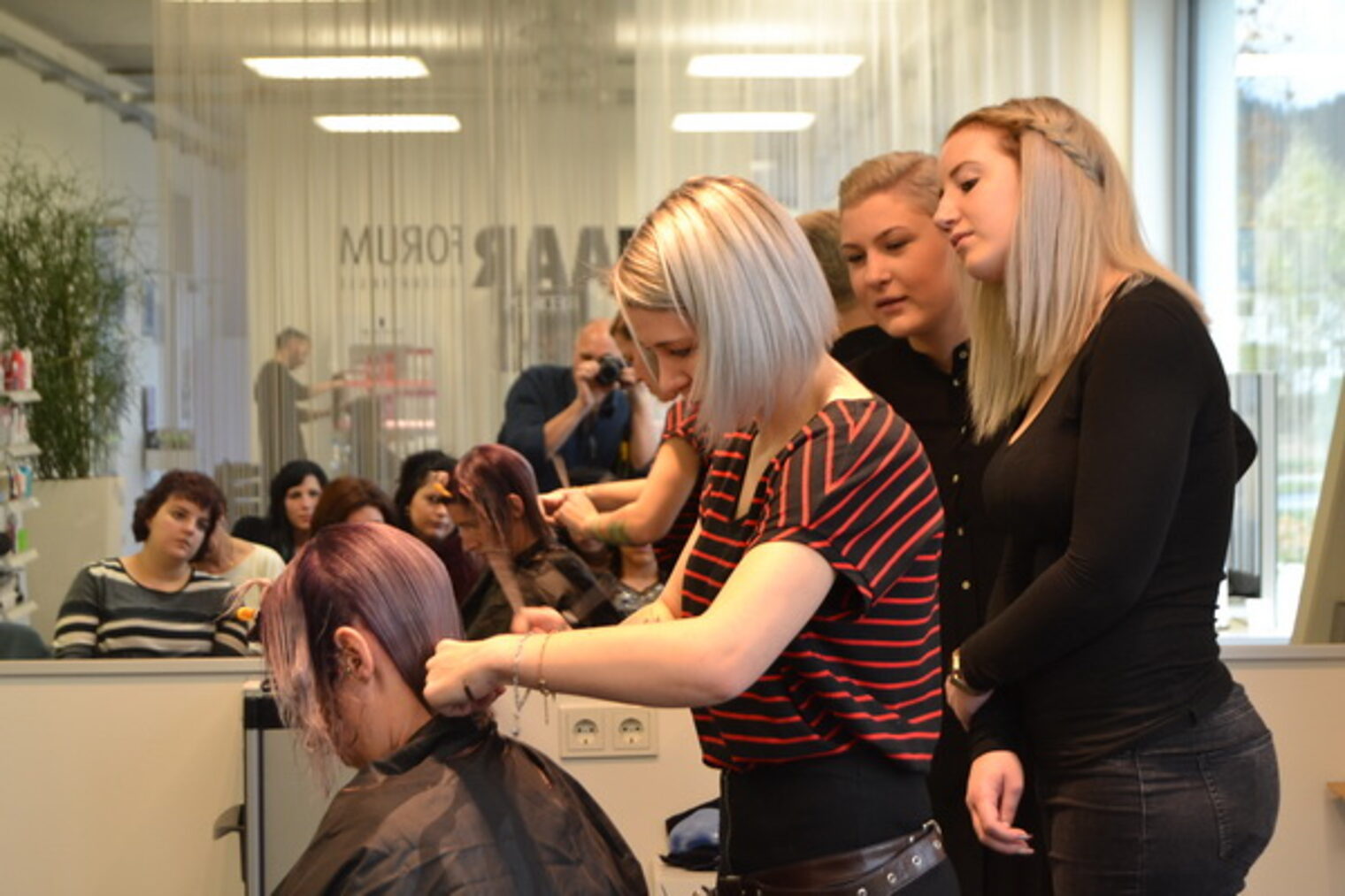 Friseure Lehrlingsaustausch mit dem CFA Bourges 36