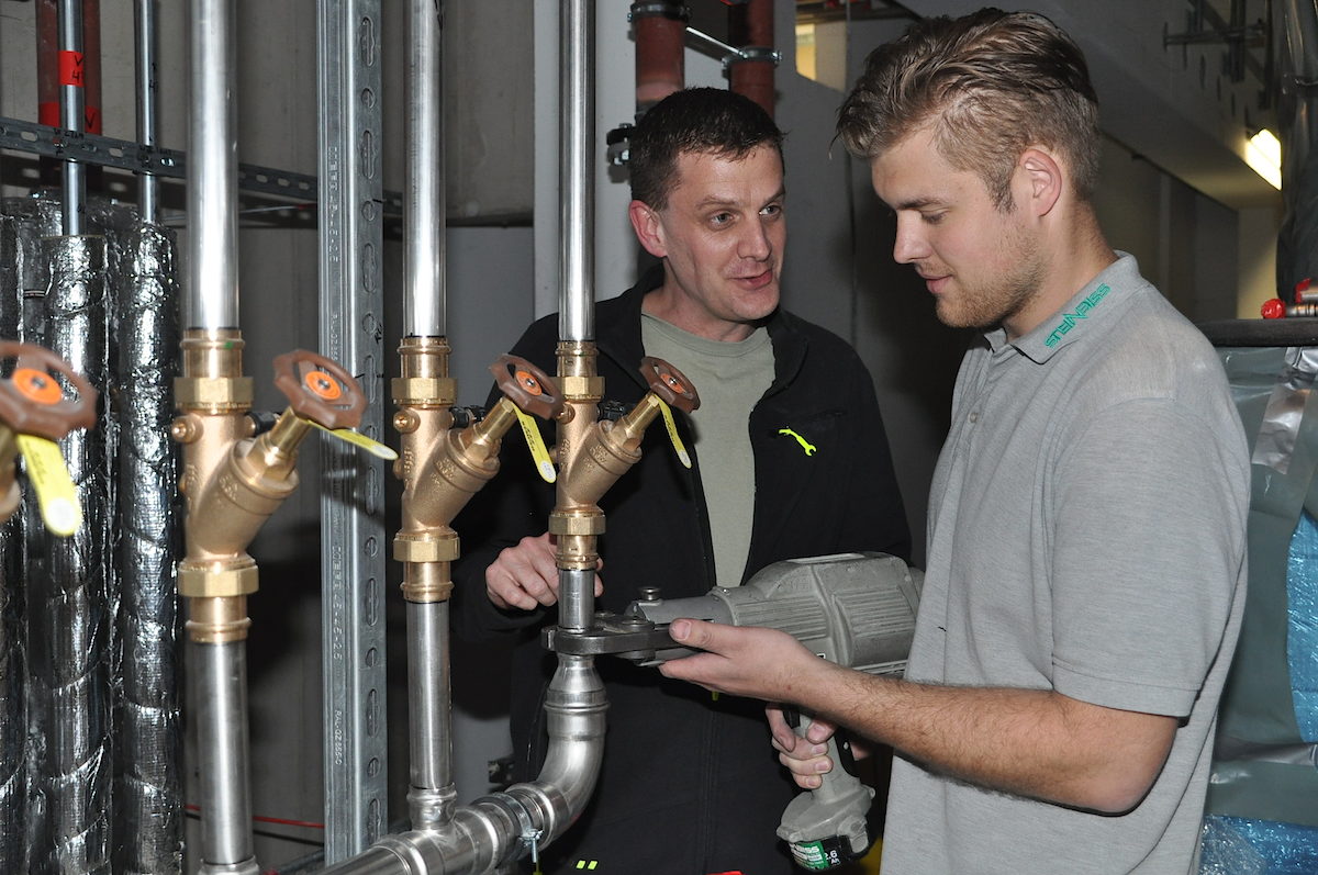Die vielseitige Ausbildung zum "Anlagenmechaniker für Sanitär-, Heizungs- und Klimatechnik" bildet die ideale praktische Grundlage für den Studiengang "Technische Gebäudeausrüstung und Versorgungstechnik".
