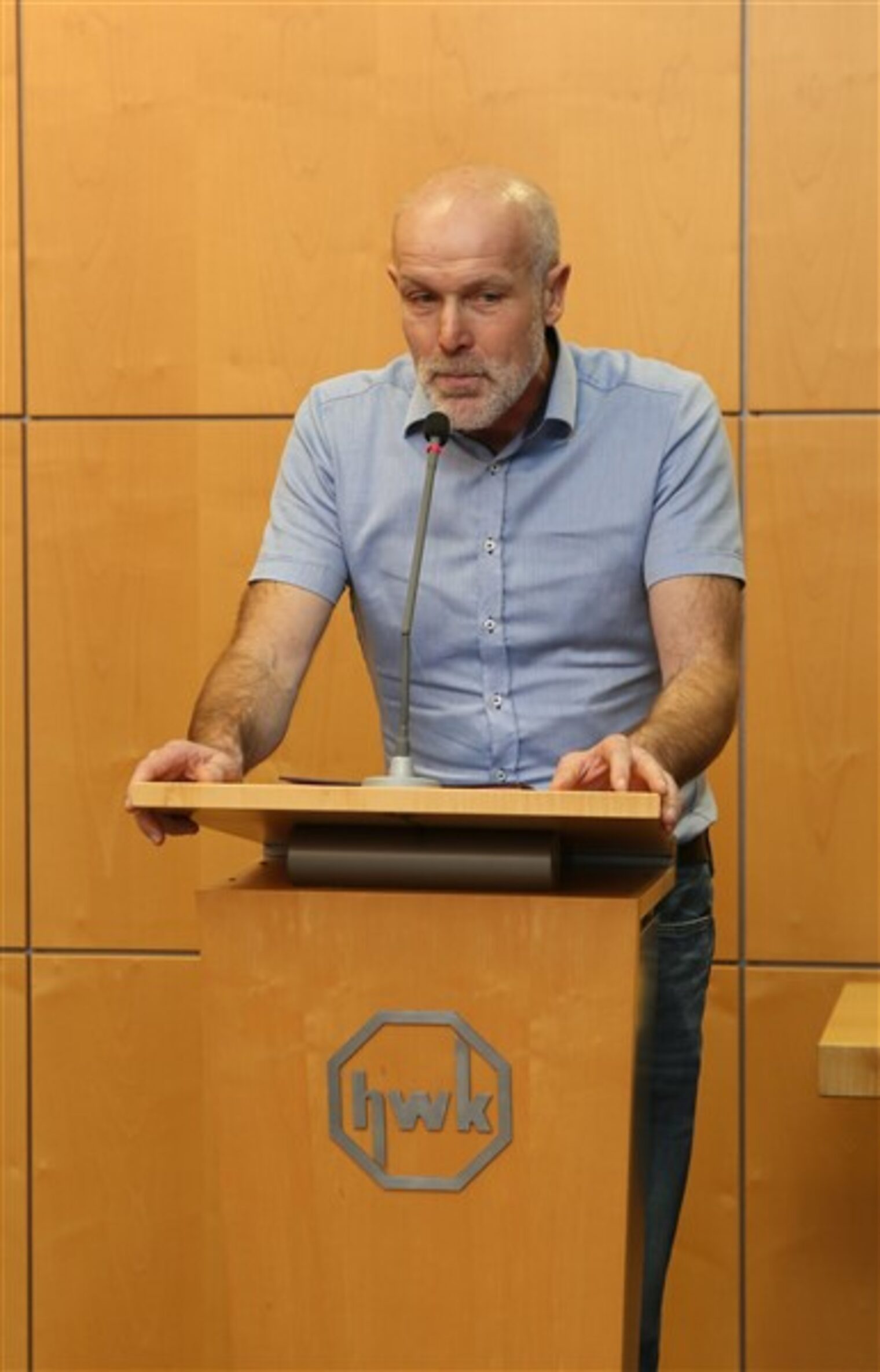 Meister stellen aus 12