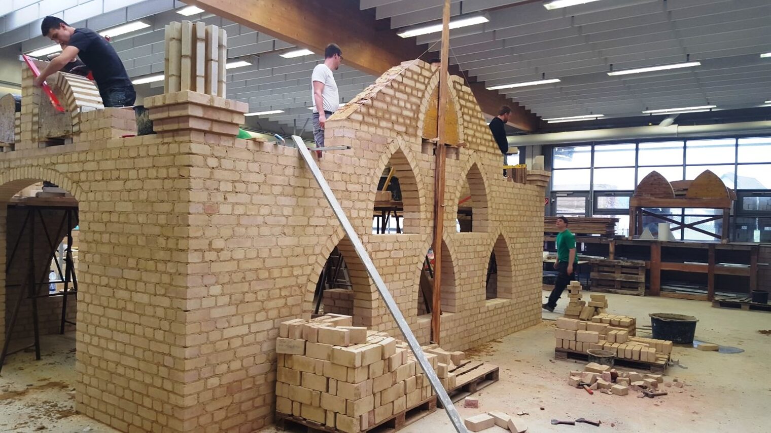 ÜLU-Projekt Bauhof Kenn Duale Studenten 2013-2015 1. und 2. Lehrjahr Bau/Ausbau Leitung: Thomas Witzmann