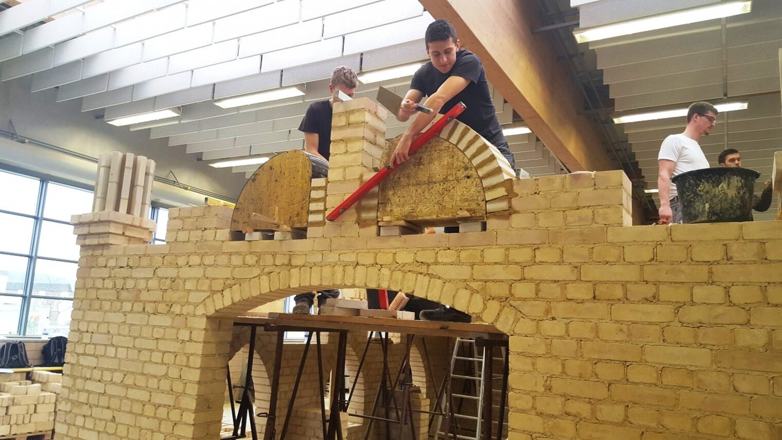 ÜLU-Projekt Bauhof Kenn Duale Studenten 2013-2015 1. und 2. Lehrjahr Bau/Ausbau Leitung: Thomas Witzmann