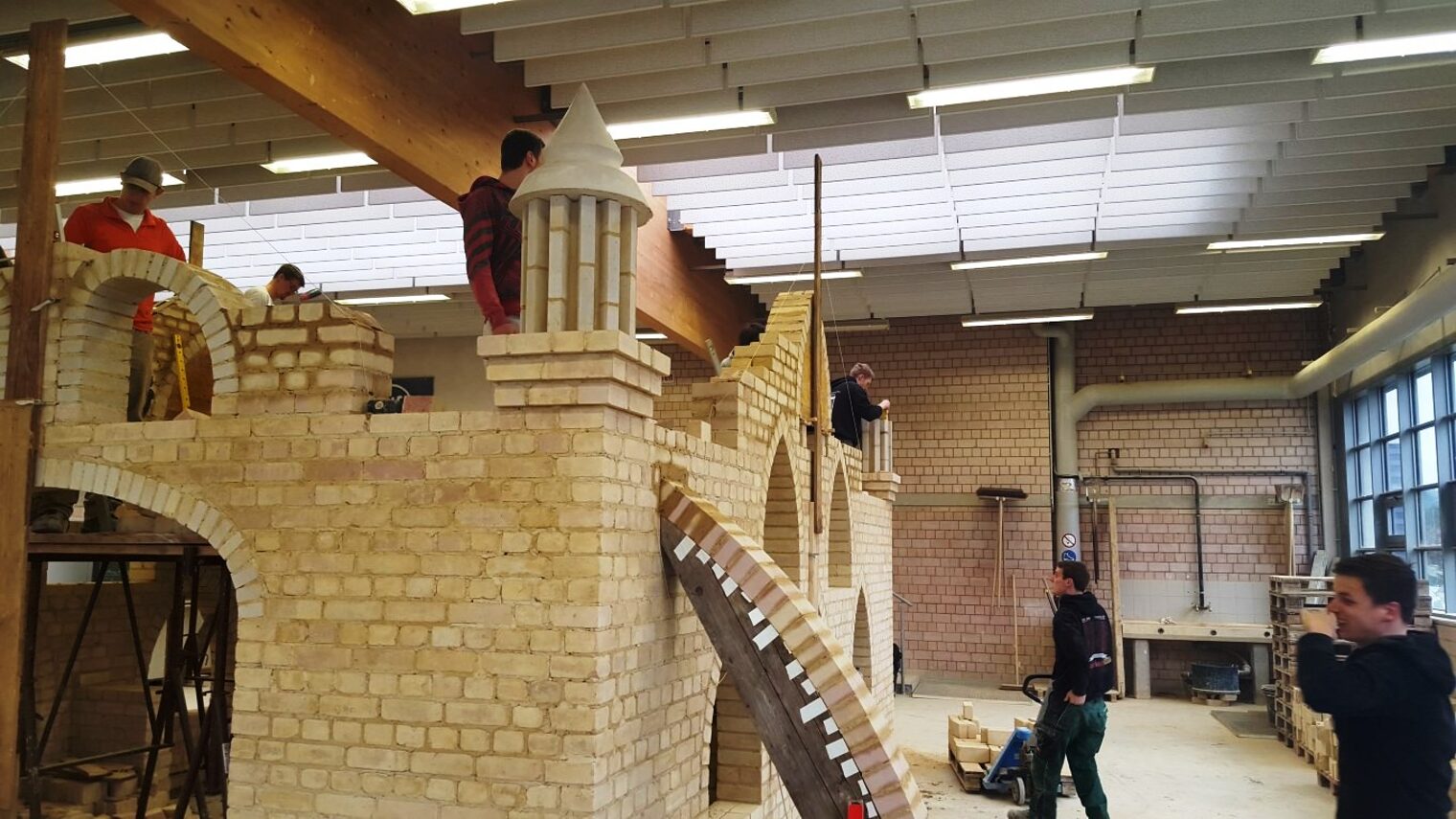 ÜLU-Projekt Bauhof Kenn Duale Studenten 2013-2015 1. und 2. Lehrjahr Bau/Ausbau Leitung: Thomas Witzmann