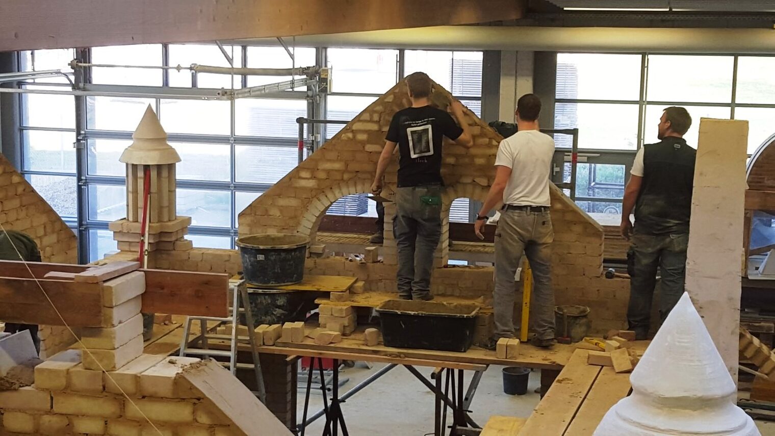 ÜLU-Projekt Bauhof Kenn Duale Studenten 2013-2015 1. und 2. Lehrjahr Bau/Ausbau Leitung: Thomas Witzmann