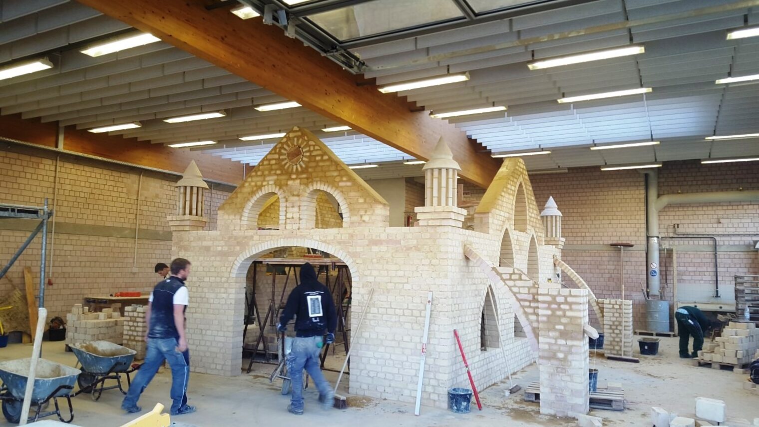 ÜLU-Projekt Bauhof Kenn Duale Studenten 2013-2015 1. und 2. Lehrjahr Bau/Ausbau Leitung: Thomas Witzmann