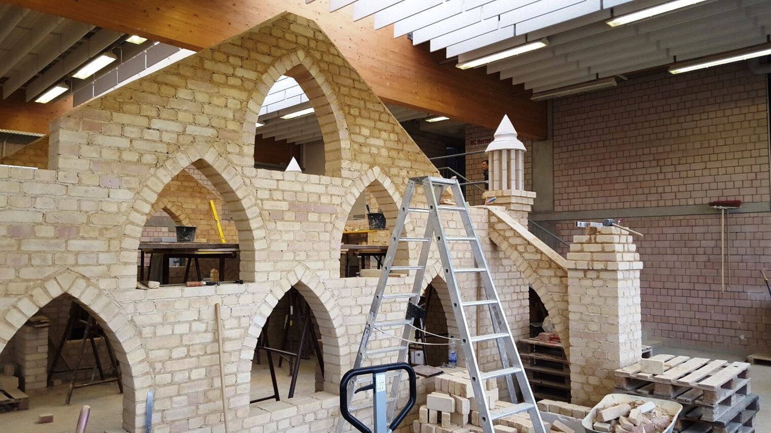 ÜLU-Projekt Bauhof Kenn Duale Studenten 2013-2015 1. und 2. Lehrjahr Bau/Ausbau Leitung: Thomas Witzmann