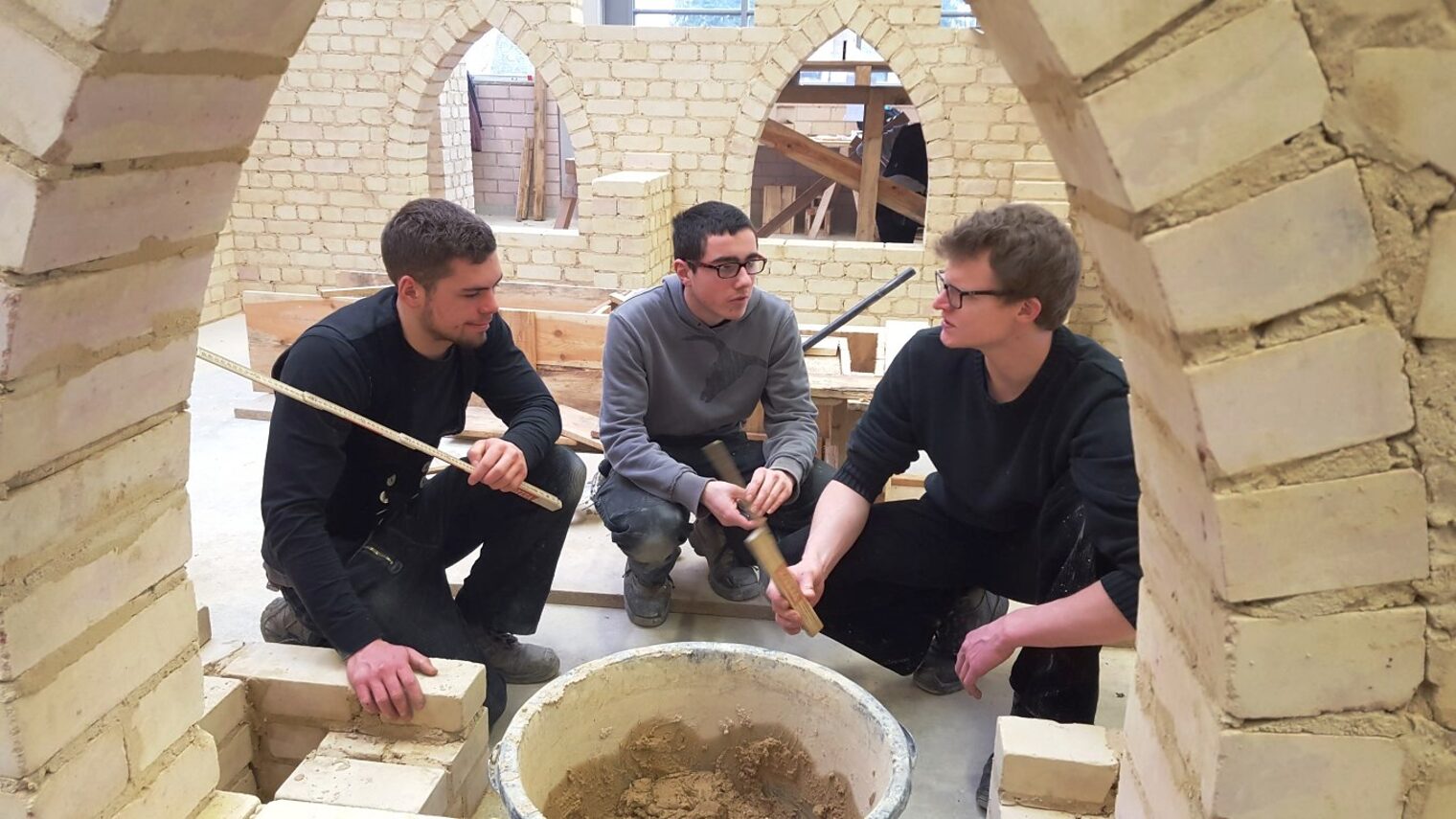 ÜLU-Projekt Bauhof Kenn Duale Studenten 2013-2015 1. und 2. Lehrjahr Bau/Ausbau Leitung: Thomas Witzmann