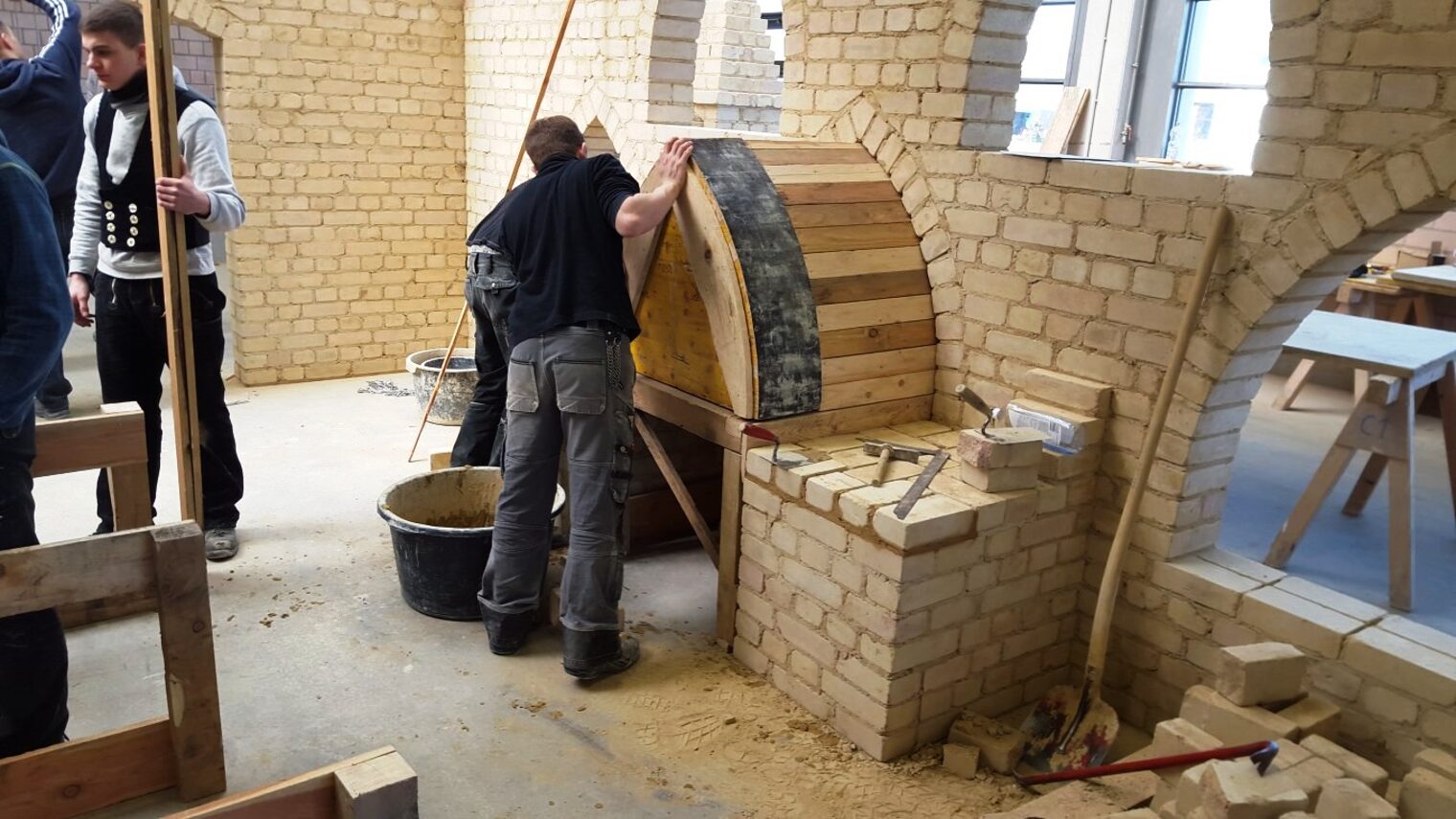 ÜLU-Projekt Bauhof Kenn Duale Studenten 2013-2015 1. und 2. Lehrjahr Bau/Ausbau Leitung: Thomas Witzmann
