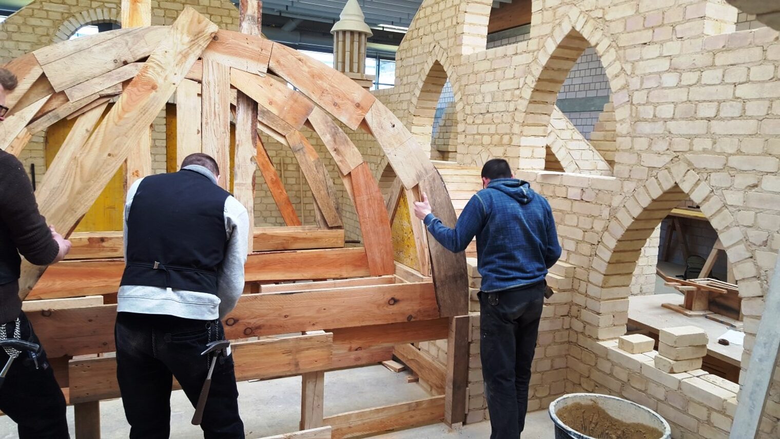 ÜLU-Projekt Bauhof Kenn Duale Studenten 2013-2015 1. und 2. Lehrjahr Bau/Ausbau Leitung: Thomas Witzmann