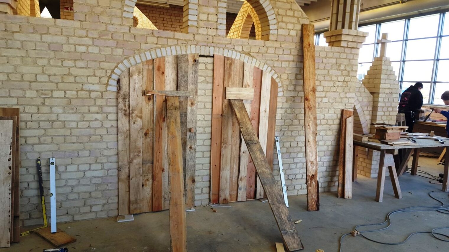 ÜLU-Projekt Bauhof Kenn Duale Studenten 2013-2015 1. und 2. Lehrjahr Bau/Ausbau Leitung: Thomas Witzmann