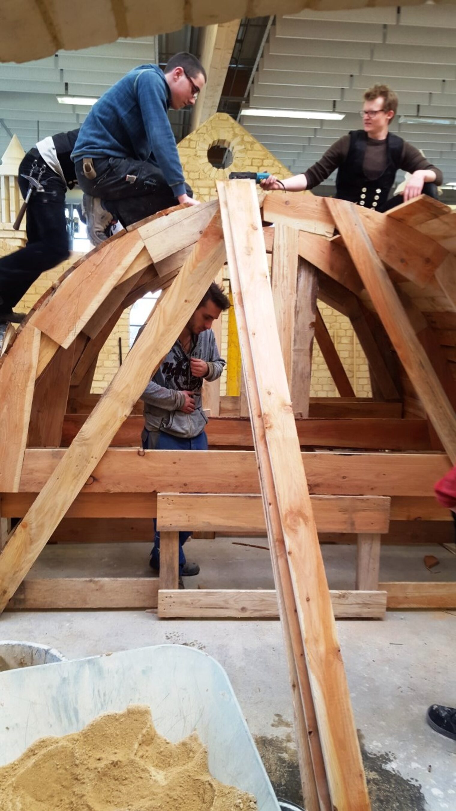 ÜLU-Projekt Bauhof Kenn Duale Studenten 2013-2015 1. und 2. Lehrjahr Bau/Ausbau Leitung: Thomas Witzmann