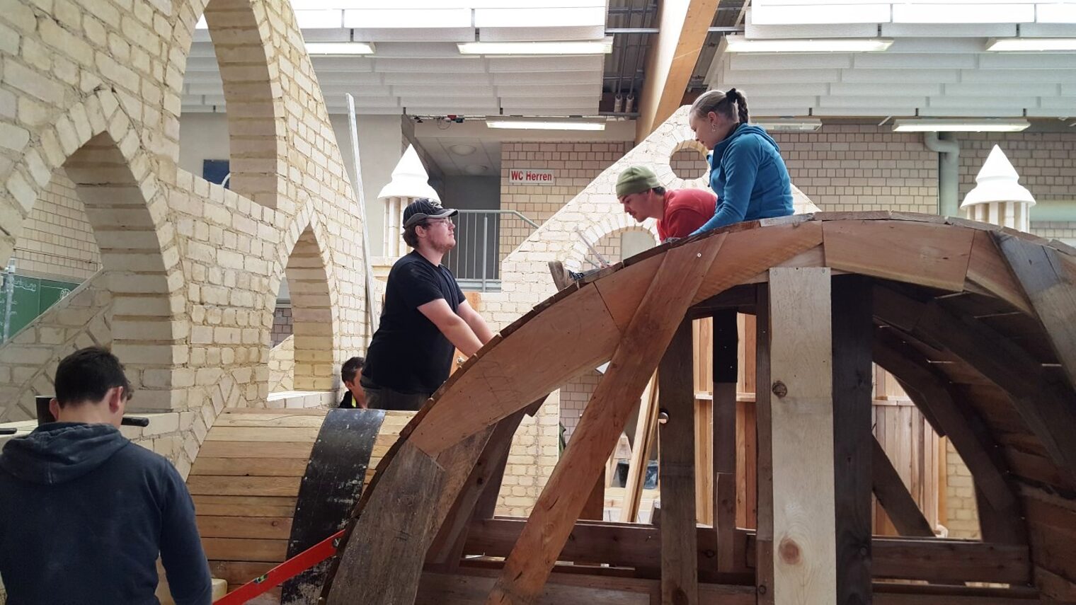 ÜLU-Projekt Bauhof Kenn Duale Studenten 2013-2015 1. und 2. Lehrjahr Bau/Ausbau Leitung: Thomas Witzmann