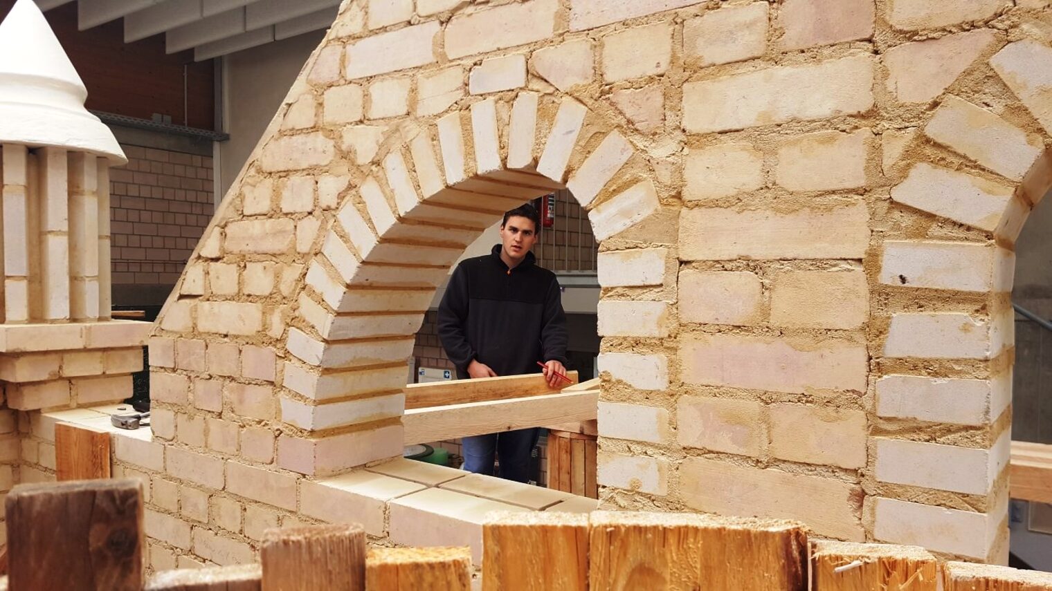 ÜLU-Projekt Bauhof Kenn Duale Studenten 2013-2015 1. und 2. Lehrjahr Bau/Ausbau Leitung: Thomas Witzmann