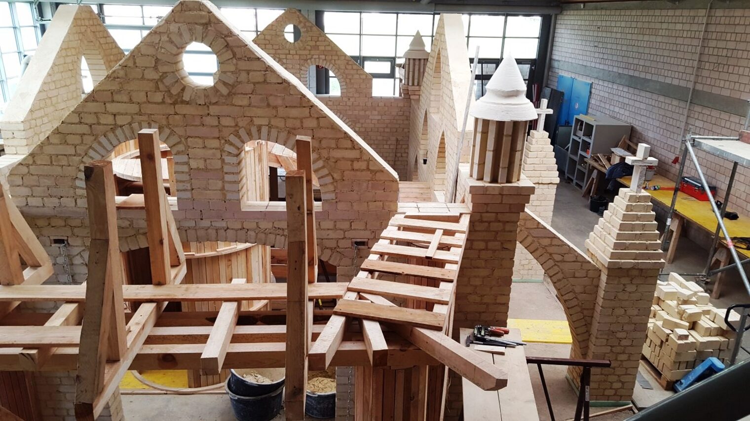 ÜLU-Projekt Bauhof Kenn Duale Studenten 2013-2015 1. und 2. Lehrjahr Bau/Ausbau Leitung: Thomas Witzmann