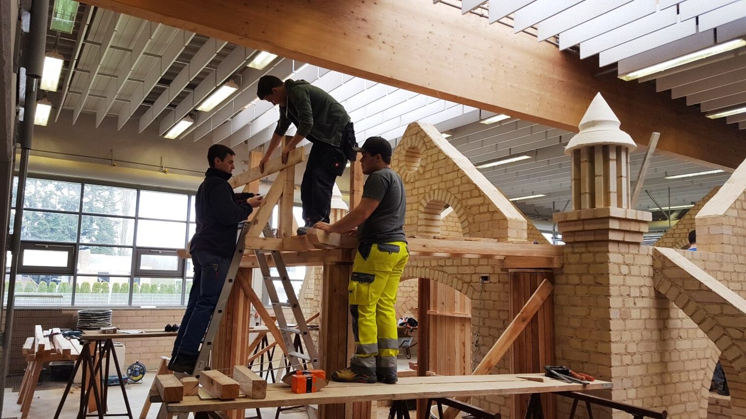 ÜLU-Projekt Bauhof Kenn Duale Studenten 2013-2015 1. und 2. Lehrjahr Bau/Ausbau Leitung: Thomas Witzmann