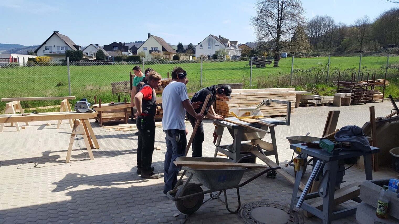 ÜLU-Projekt Bauhof Kenn Duale Studenten 2013-2015 1. und 2. Lehrjahr Bau/Ausbau Leitung: Thomas Witzmann