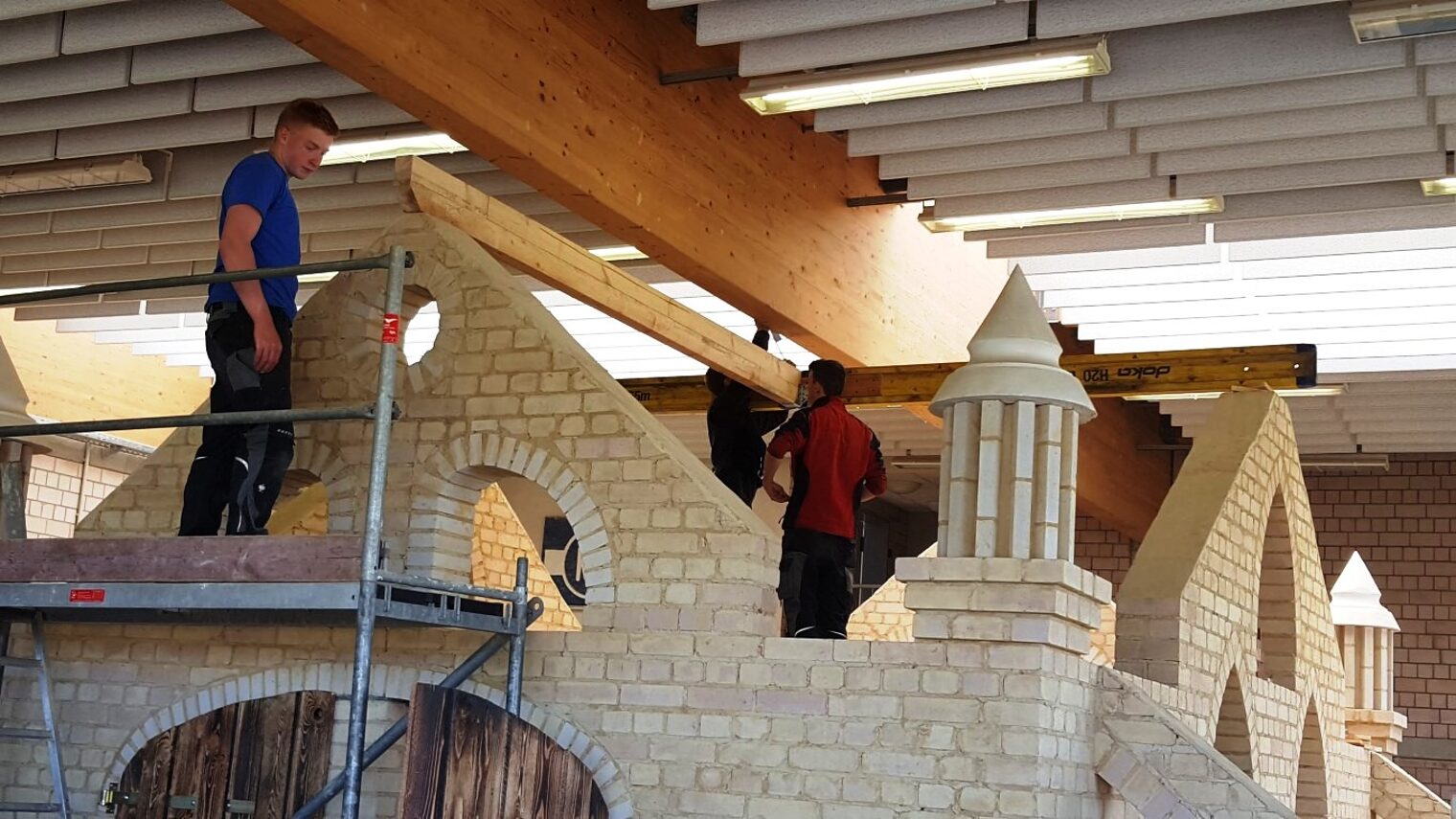 ÜLU-Projekt Bauhof Kenn Duale Studenten 2013-2015 1. und 2. Lehrjahr Bau/Ausbau Leitung: Thomas Witzmann