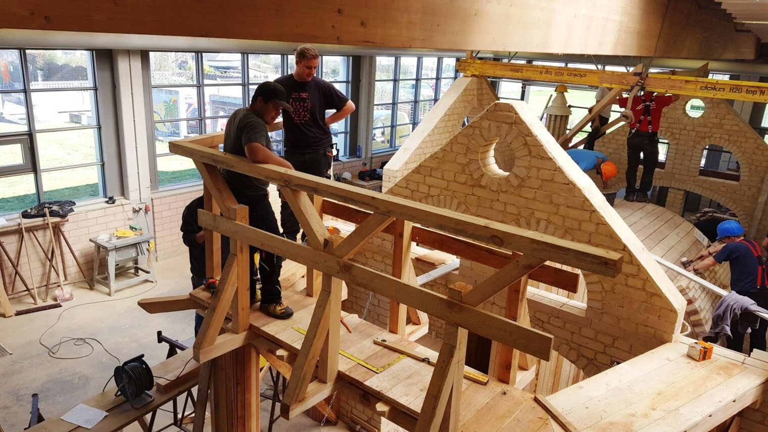 ÜLU-Projekt Bauhof Kenn Duale Studenten 2013-2015 1. und 2. Lehrjahr Bau/Ausbau Leitung: Thomas Witzmann