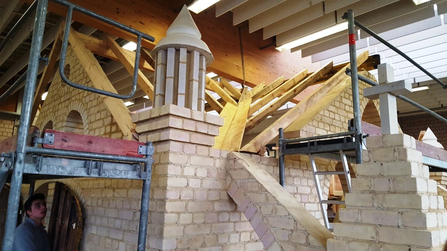 ÜLU-Projekt Bauhof Kenn Duale Studenten 2013-2015 1. und 2. Lehrjahr Bau/Ausbau Leitung: Thomas Witzmann