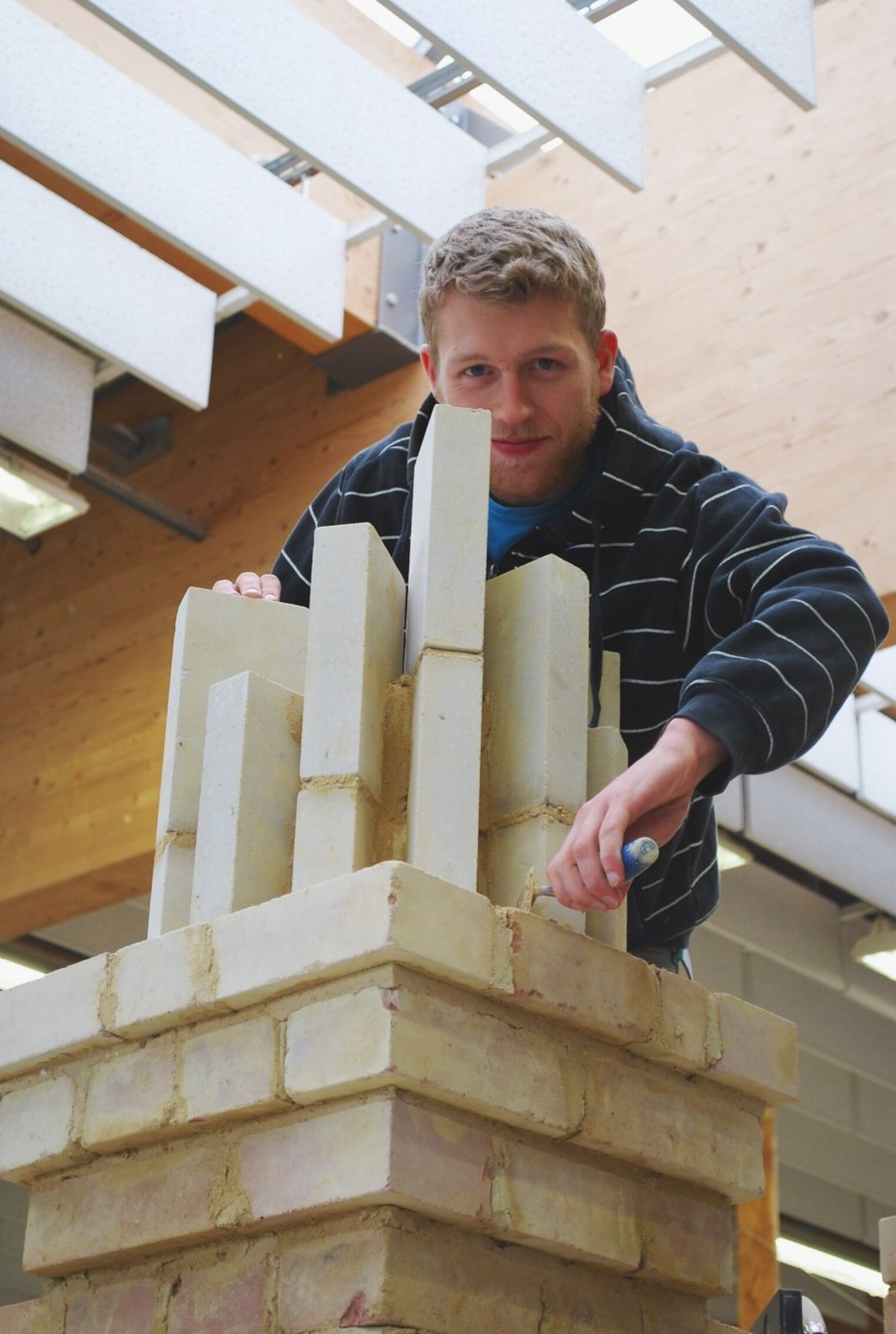 ÜLU-Projekt Bauhof Kenn Duale Studenten 2013-2015 1. und 2. Lehrjahr Bau/Ausbau Leitung: Thomas Witzmann