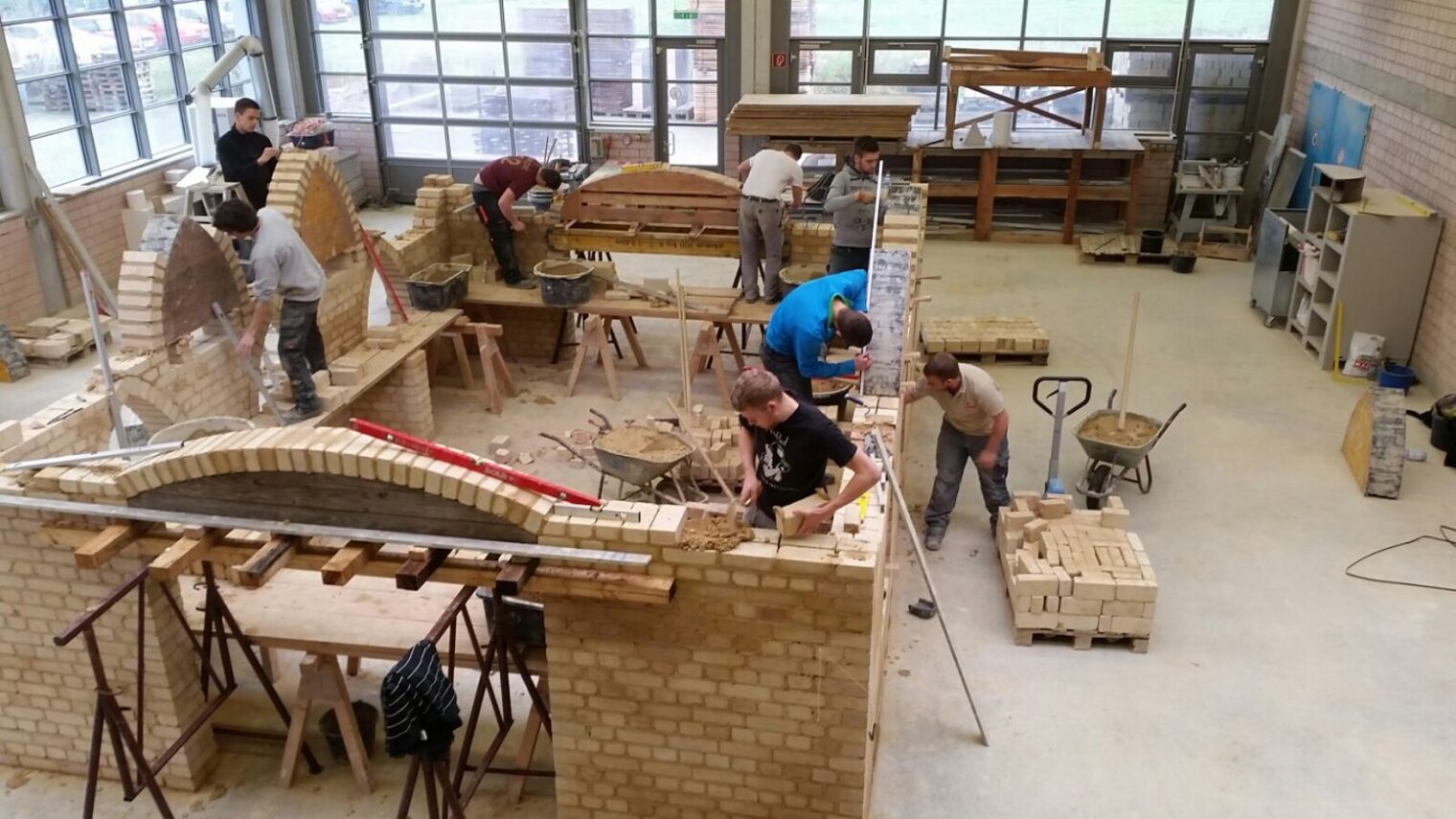 ÜLU-Projekt Bauhof Kenn Duale Studenten 2013-2015 1. und 2. Lehrjahr Bau/Ausbau Leitung: Thomas Witzmann