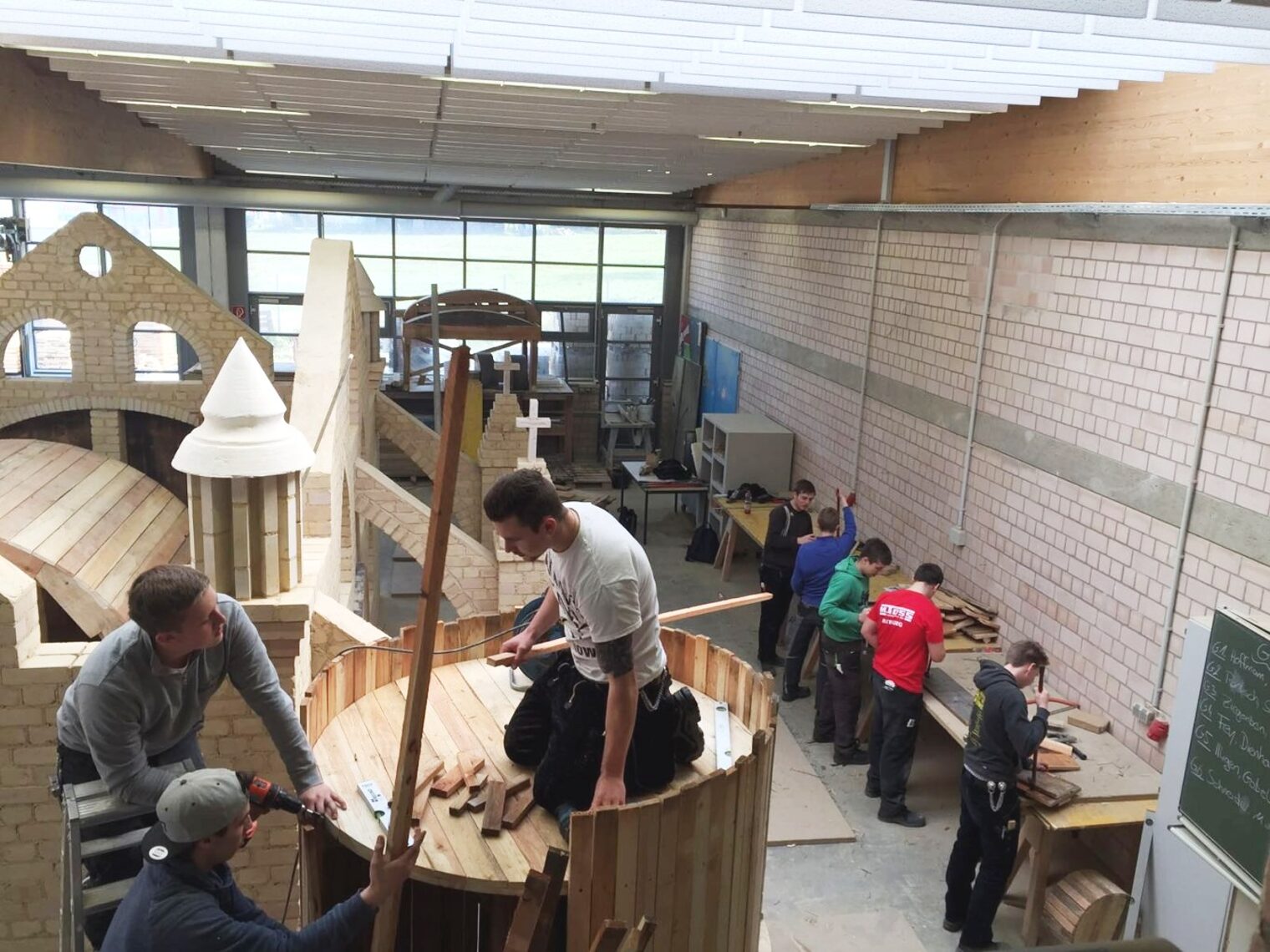 ÜLU-Projekt Bauhof Kenn Duale Studenten 2013-2015 1. und 2. Lehrjahr Bau/Ausbau Leitung: Thomas Witzmann