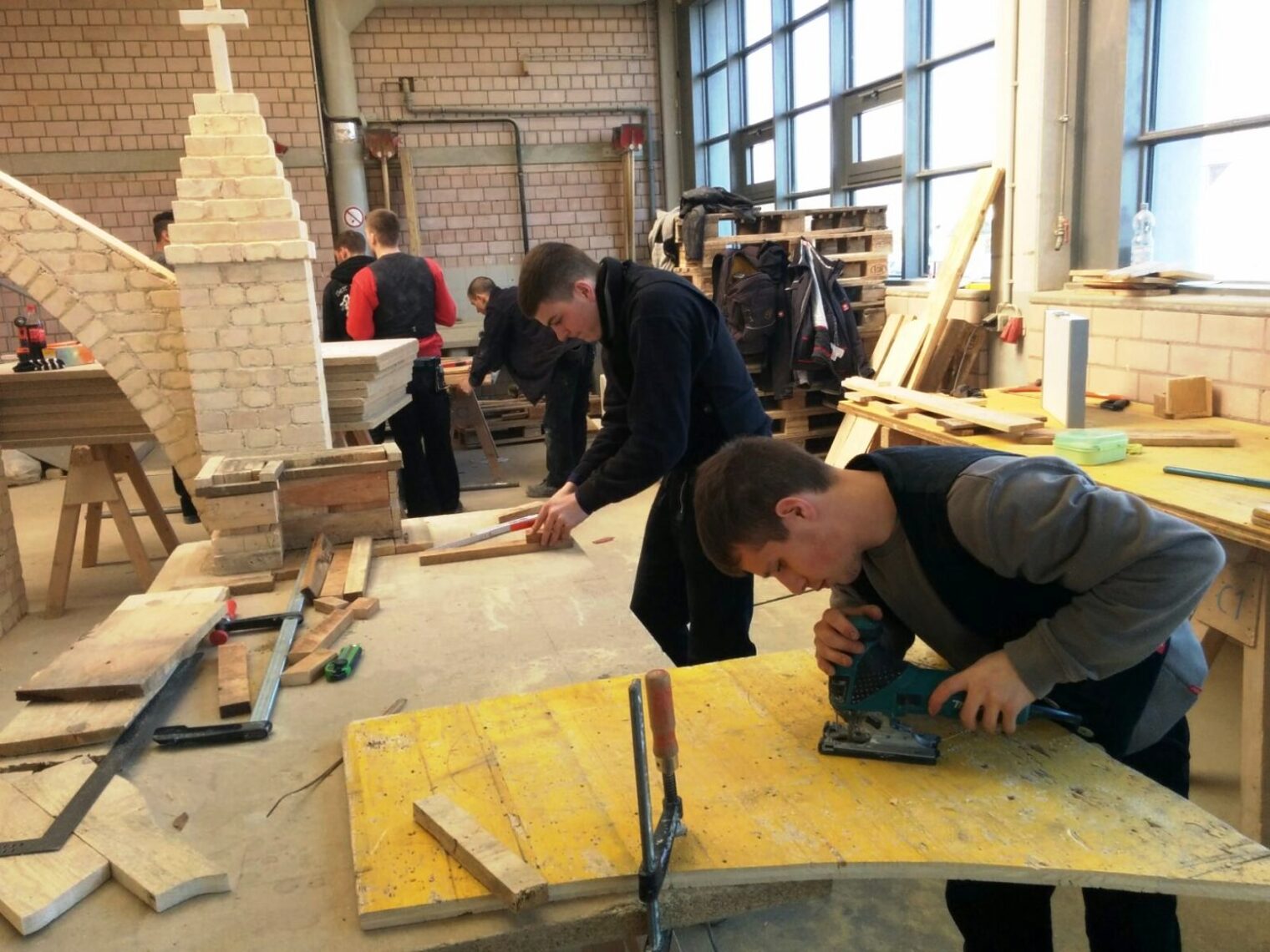 ÜLU-Projekt Bauhof Kenn Duale Studenten 2013-2015 1. und 2. Lehrjahr Bau/Ausbau Leitung: Thomas Witzmann