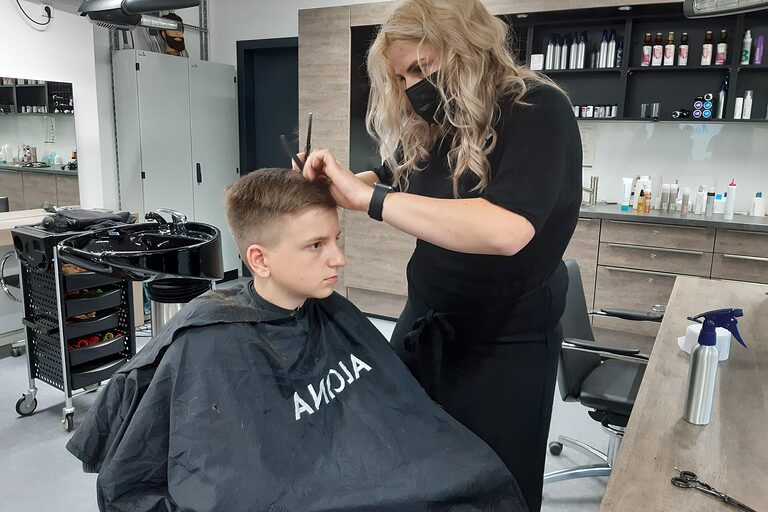 Haare schneiden Ukrainer