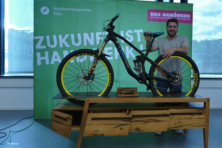 Nico Mulling, Schreinerei Grün aus Peffingen, Sideboard für Fahrrad